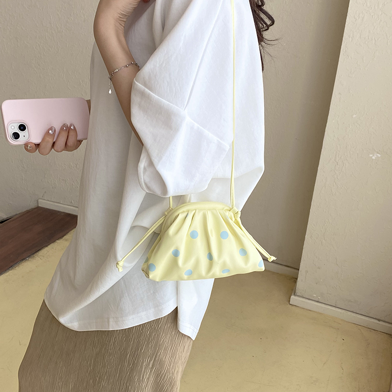 MOODS Tas Tangan & Dompet Desa - Luxury Bags Brand ulasan dan harga