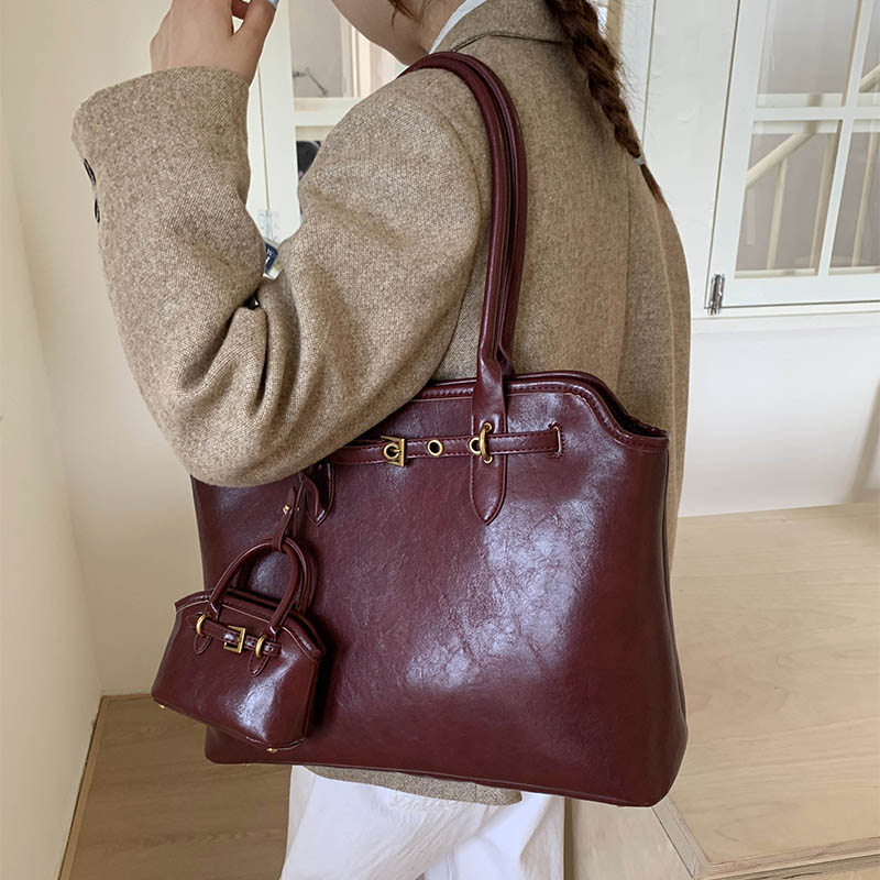 Tas Bahu Pegangan Pendek Kulit - Luxury Bags Trend 2025 ulasan dan harga