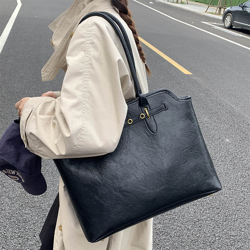 Tas Bahu Pegangan Pendek Kulit - Luxury Bags Trend 2025 ulasan dan harga